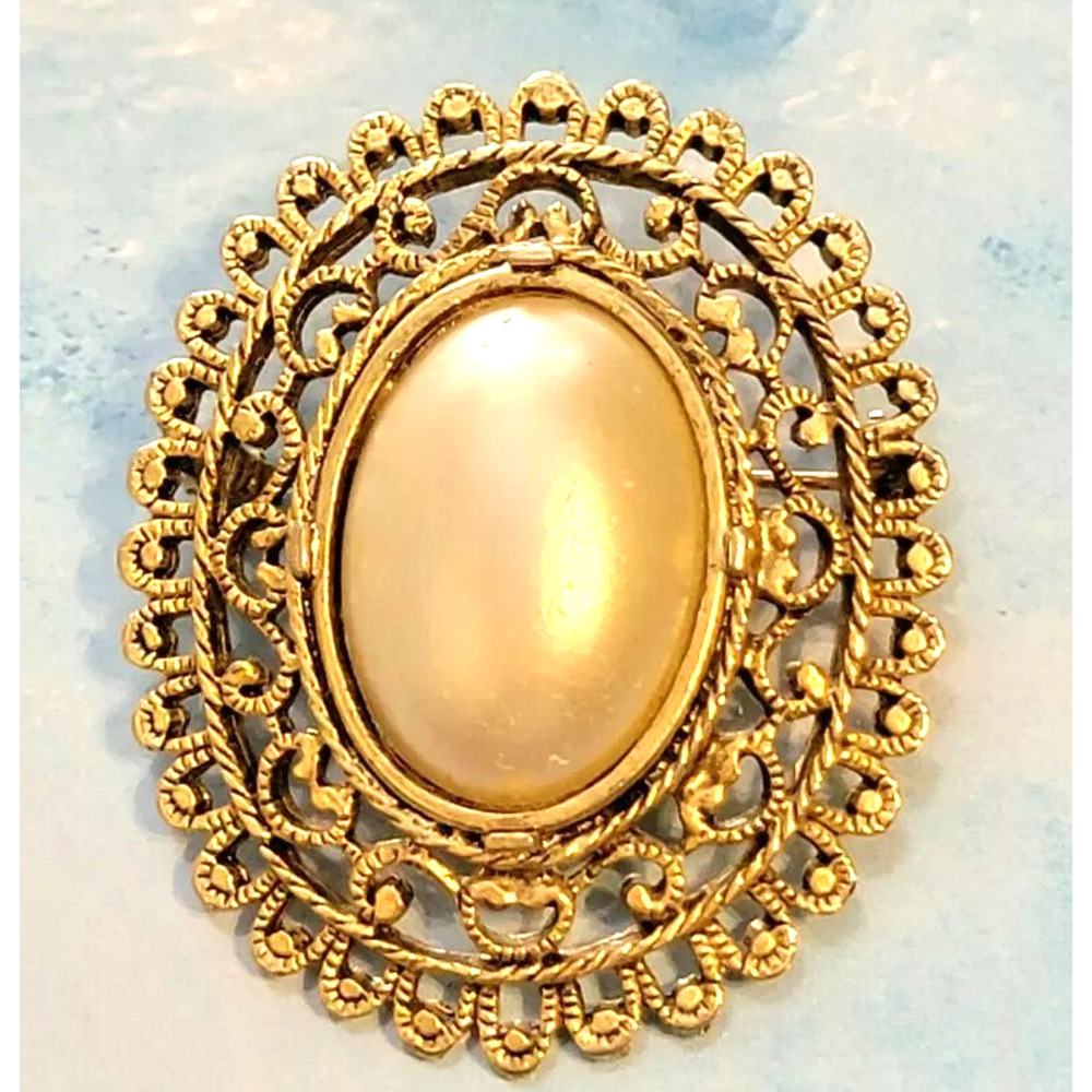 Large vintage‎ faux pearl brooch pin, ornate Victorian style go-
